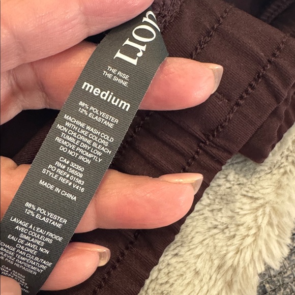 Vuori Burgundy Joggers with Pocket - Picture 7 of 7